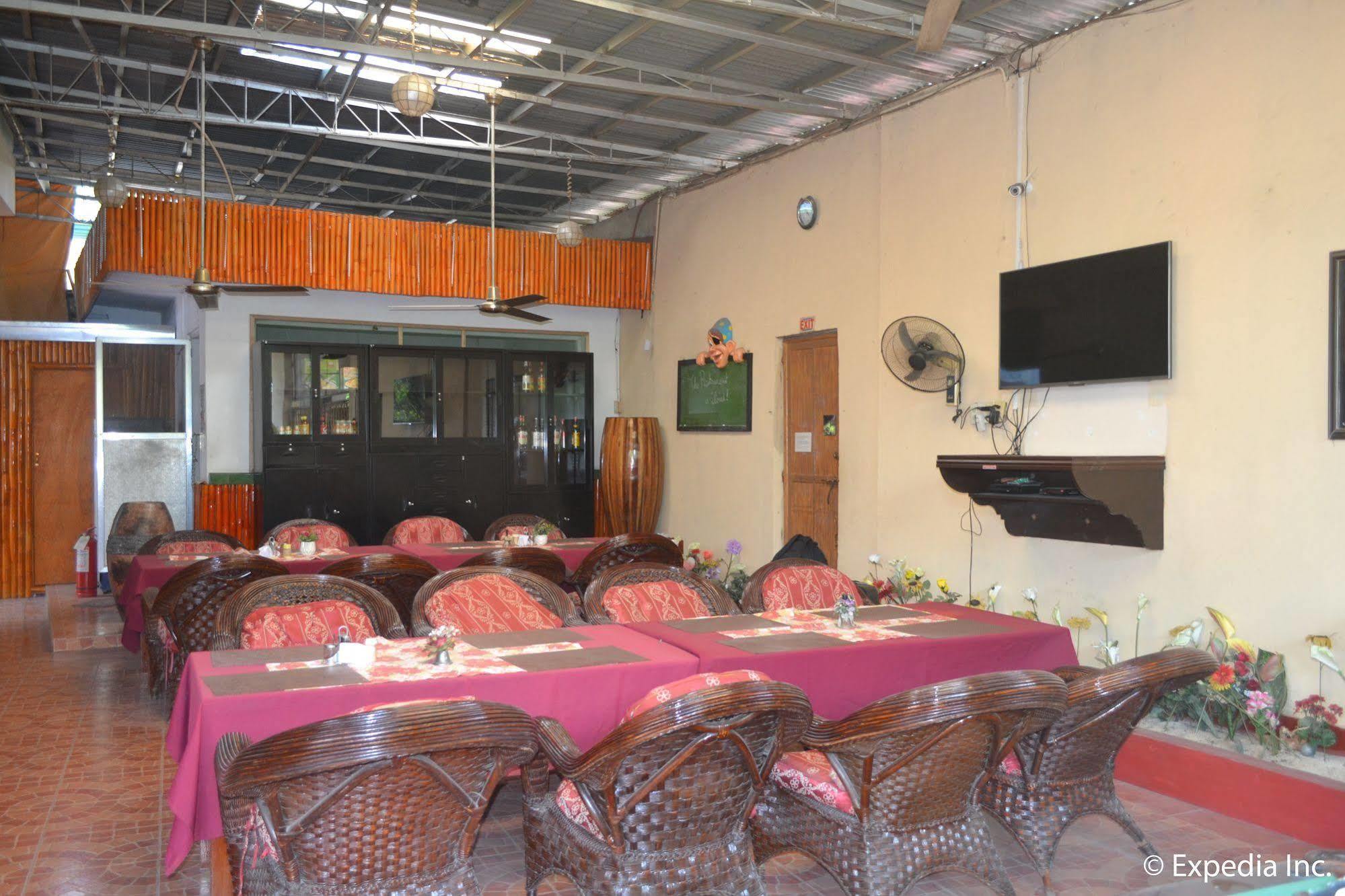 Red Tulip Hotel Angeles Ngoại thất bức ảnh