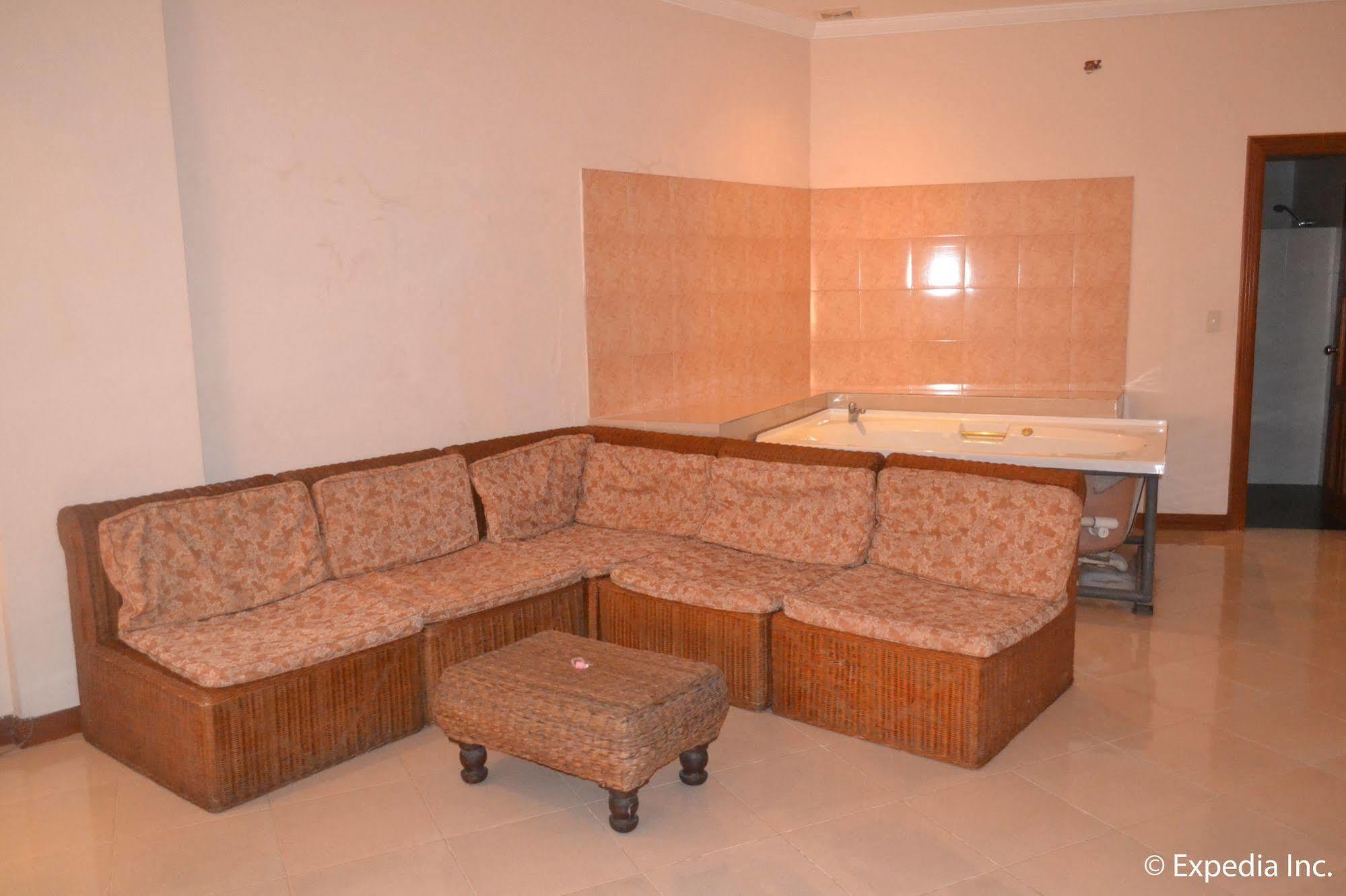 Red Tulip Hotel Angeles Ngoại thất bức ảnh